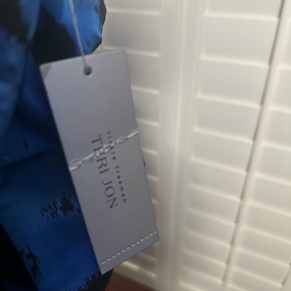 Elegant Blue Floral Dress - Picture 9 of 13